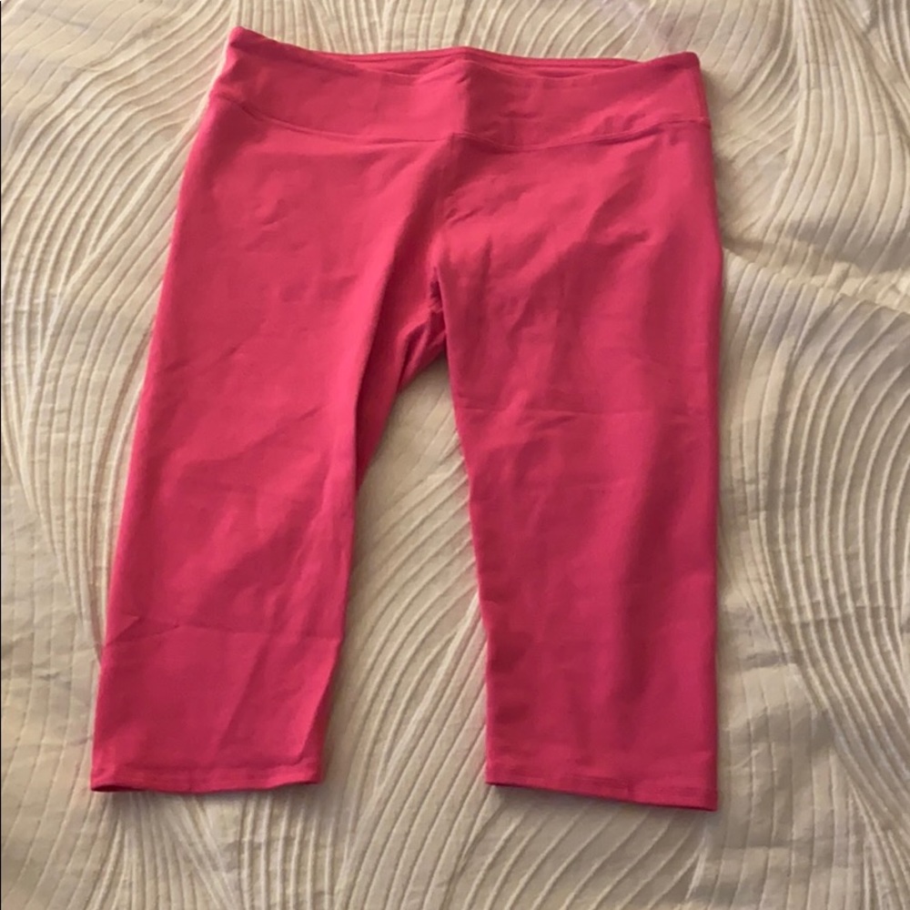 Fabletics Hot Pink leggings (crop)